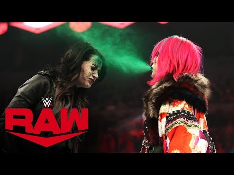 Asuka bombardea a Paige con una niebla verde en un ataque despiadado: Raw, 28 de octubre de 2019