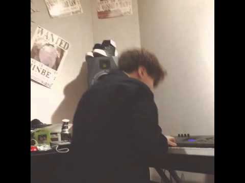 Jeong Min Funny Momment with Piano [Boyfriend]
