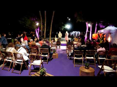 Charla 8M en la Plaza de Antigua