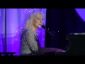 Judy Collins sings Leonard Cohen's Suzanne