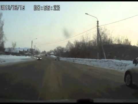 Driver avoids multiple oncoming cars