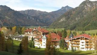 preview picture of video 'Wandern Tirol: Erpfendorf bei St. Johann_Grießbachklamm und Golf-Panoramarunde HDH75'