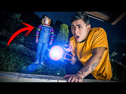 ¡EL MUÑECO CHUKY MALDITO APARECE DETRÁS DE MI!