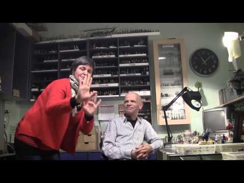 Vi imponerad av Kenneth målar om olika världens minsta målning, se på video.