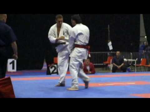 OLD VIDEO OF ALEJANDRO NAVARRO - KYOKUSHIN
