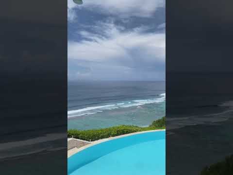 AWAN YANG MIRIP SEPERTI OMBAK , KEREN BANGET. #OMBAK #BALI #SHORTS #VLOG #PANTAI