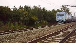 preview picture of video 'Trenul Regal trece pe linia 1 directa a Statiei CF Chitila, 14.10.2012'