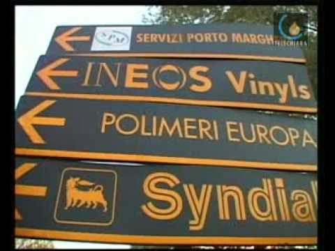 090402 Assemblea al petrolchimico: dopo linvio di nuove lettere di cassa integrazione, i lavoratori lanciano l allarme