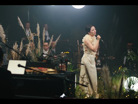 Thể hiện bởi Phạm Thu Hà