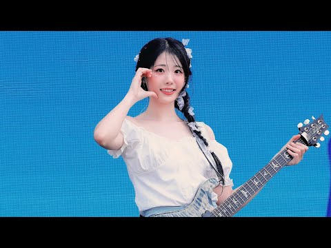 250601 QWER 히나 고민중독 직캠 (QWER HINA fancam) @2025 Weverse Con Festival