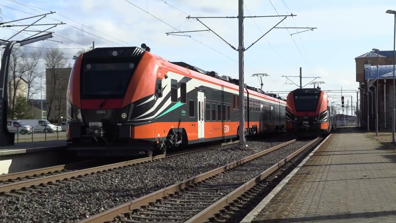 Штадлеский дизель-поезд 2425 и 21Ev-3344 электропоезд / Stadler DMU 2425 and 21Ev-3344 EMU
