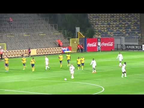 Dante Vanzeir marque de la tête suite à un débordement d'Adingra à Union-cercle Bruges ce 09.10.2022