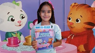 LEARN READING DANIEL TIGER'S NEIGHBORHOOD,  FRIENDS HELP EACH OTHER