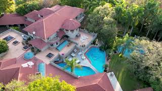 Christie's 32 on Russell - Luxury Bed and Breakfast Guest House & Hotel in Mbomb