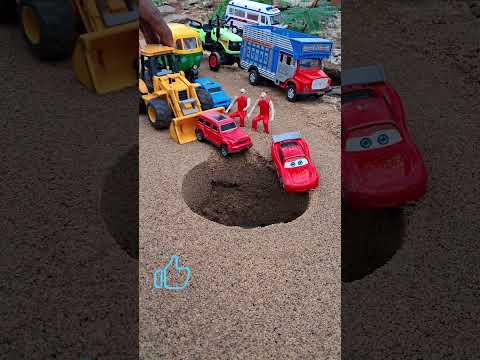 zs & autorickshaw pushing kapo jc trck and tracter  r to pit #jcbbaba #jcbjcb #jcb #tractorjcb #jcp