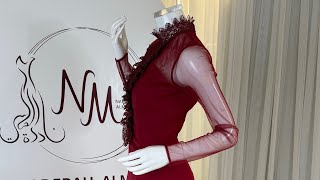 تفاصيل ياقة وصدر مزينة دانتيل في فستان كريب أحمر