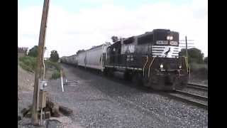 preview picture of video '3 trains E. of Ligonier, Indiana  8/7/10'
