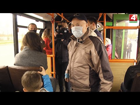 Александр Солодуха раздавал маски и билеты на концерт в гомельском автобусе видео