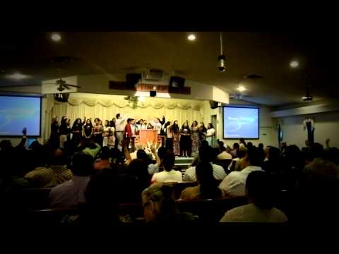 Phoenix Tabernacle choir singing Como la Brisa