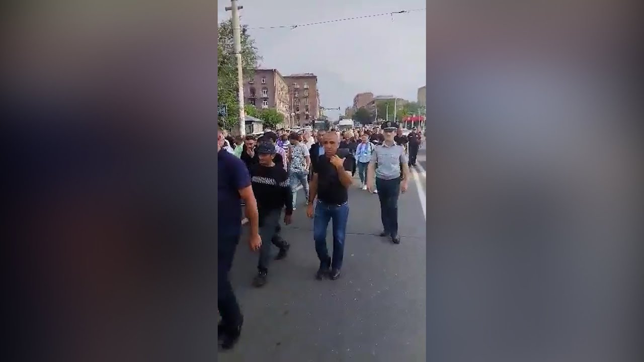 Մարդաշատ երթ՝ Սասունցի Դավիթ կայարանից