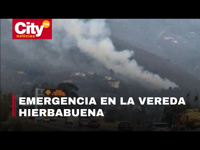 Fuerte incendio en cerros de Chía