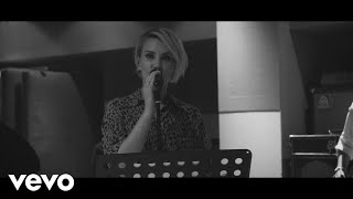 Claire Richards - On My Own (Acoustic Video)