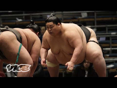 image-What is a sumo wrestlers salary?