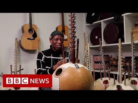 The kora, the ‘sacred' instrument of storytellers - BBC News