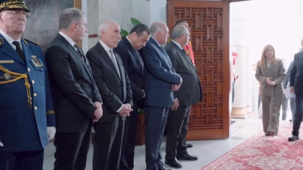Meloni arriva al palazzo presidenziale ad Algeri per incontro col Presidente algerino Tebboune