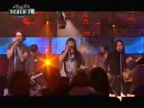 L'Aura feat. Rezophonic -  Basta (Live Scalo76)