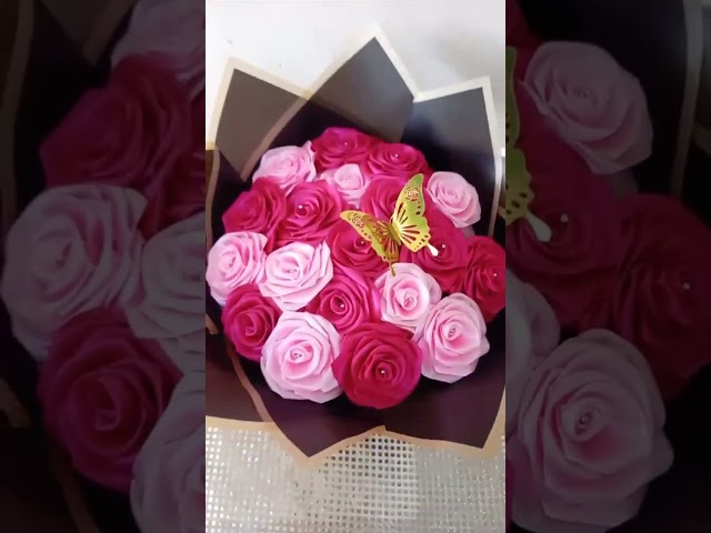 Vídeo relacionado con SULIKJHUI 200 pétalos de rosa artificiales, color rosa y blanco