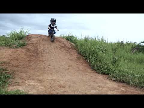 COMMENCAL RAMONES 12, 3-Year-Old little MTB rider, the Balance bike drift.