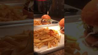 Delicious food🍔 Amazing Original Burger. #burger #cravings