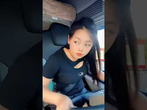 永远不要嘲笑一个靠卖苦力赚钱的女人，因为不是她选择这份工作，其实谁都知道~选择大于努力，#同是黄泉预约客何苦为难苦命人 #永远不要嘲笑一个靠卖苦力的女人 #卡车女司机 #六米八