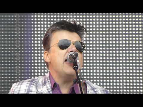 Rewind Festival 2013 - The Blow Monkeys - Digging Your Scene (Live)