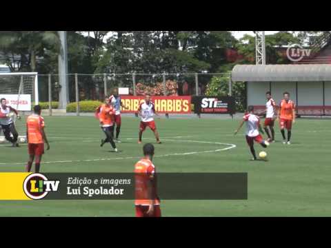 Desconhecido, Gladestony marca belo gol durante rachão