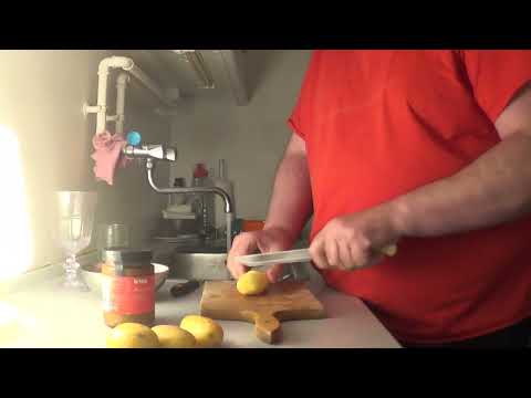 MongoTV_17374 - Mongo Madskole - TYND Billig SVINEKOLETEL Med VAND og KARTOFLER Med BRUN SOVS