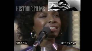 Natalie Cole    Keep Smilin' Que Sera Sera