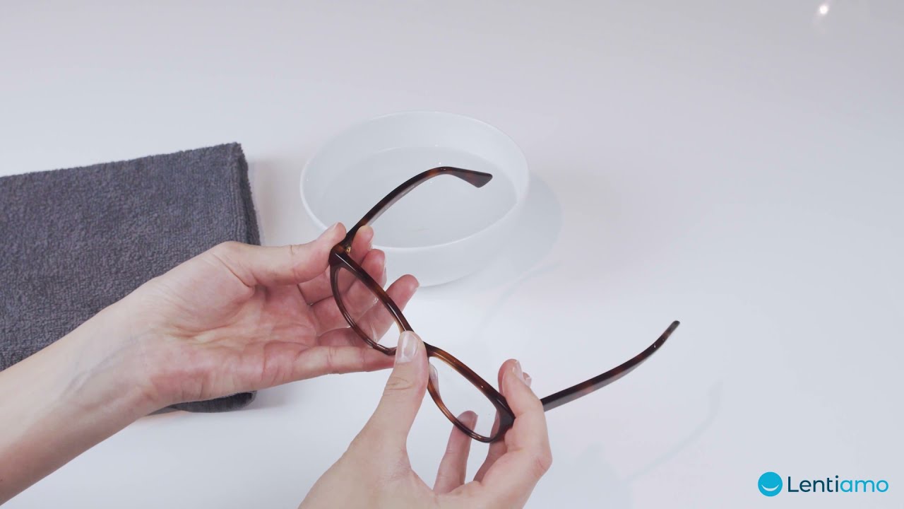 Come regolare la montatura degli occhiali in casa