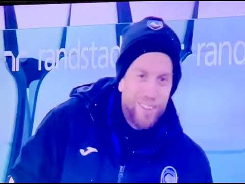 Atlanta Papu Gomez caught singing Juventus anthem