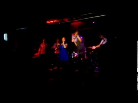 Elodie Ji & Two Steps - Single Ladies