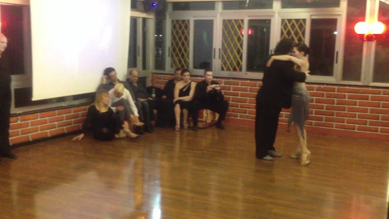 Jorge Llado y Flor Argento 1-4-12 Milonga del Angel Genova 4.MOV