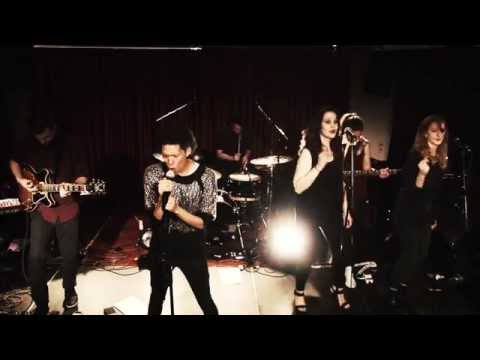 Bee Johnson - Come Closer, Live @ Papiersaal Zürich