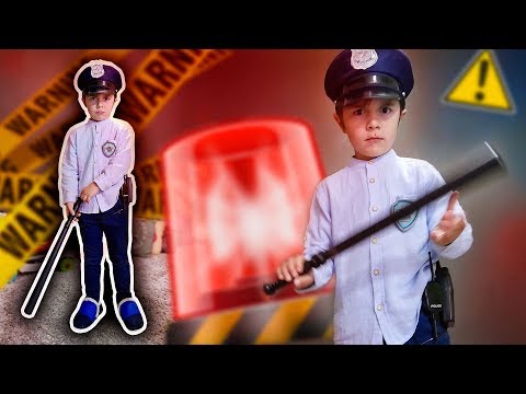MARCOS PRETEND TO BE A POLICE OFFICER - PretendPlay with Laura
