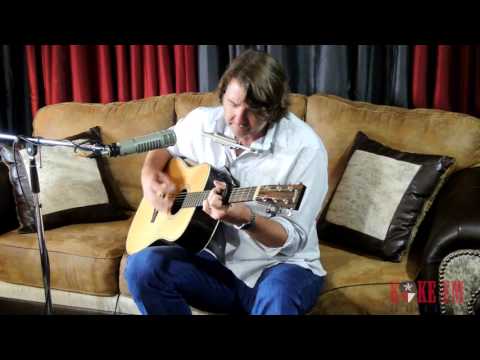 Bruce Robison sings "Sweet Dreams" live on KOKEFM