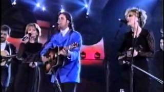 Patty Loveless, Vince Gill, Alison Krauss — &quot;Workin&#39; On A Building&quot; — Live
