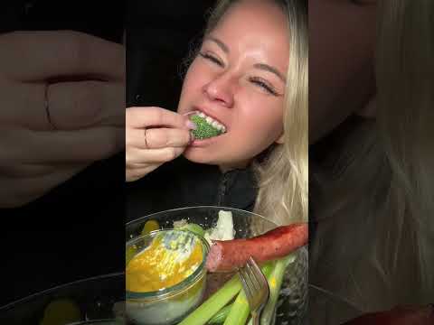 She's onto something with this mustard combo 👀