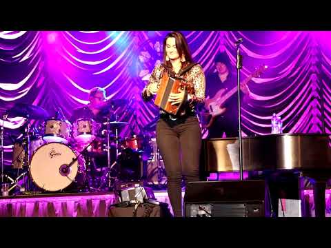 Nathan Carter On The Costa 2018 - Olivia Douglas - Good Hearted Woman & Irish Dance - Live