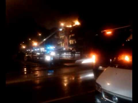 palazzo in fiamme a brembate di sopra