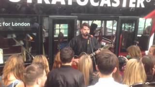 Lower Than Atlantis (Mike) - Scared of the Dark, Fender Lon